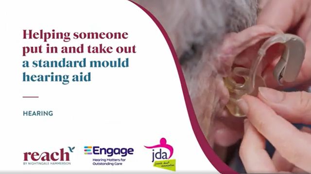 Image for How to Insert and Remove a Hearing Aid with a Standard Mould